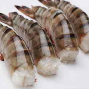 Queues de crevettes crues avec carapace 8-12 1 kg Queues de crevettes crues avec carapace 8-12 1 kg