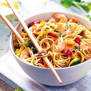 Nouilles aux crevettes et légumes Nouilles aux crevettes et légumes