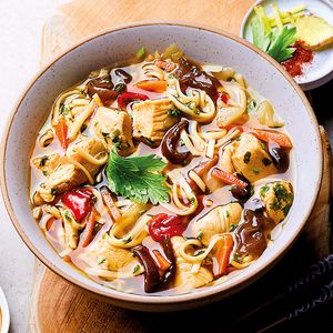 Ramen-Suppe mit Poulet, Gemüse und Nudeln 350 g