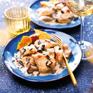 Poularde aux champignons, sauce crémée et noisette Poularde aux champignons, sauce crémée et noisette