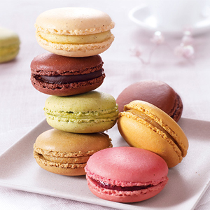 6 Macarons Caramel au beurre salé 6 Macarons Caramel au beurre salé
